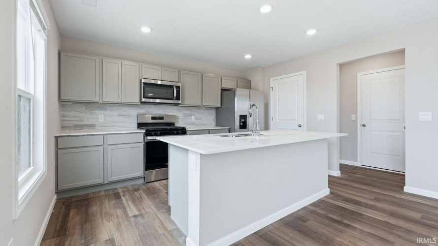 Listing Image 16