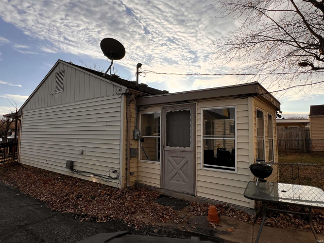 Listing Image 5