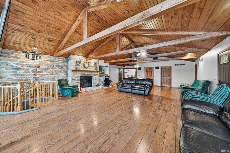 Listing Image 5