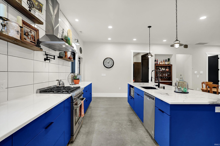 Listing Image 13