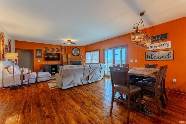 Listing Image 14