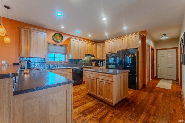Listing Image 9