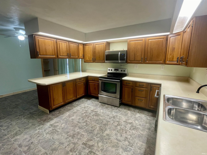 Listing Image 9