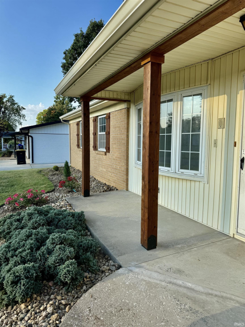 Listing Image 4