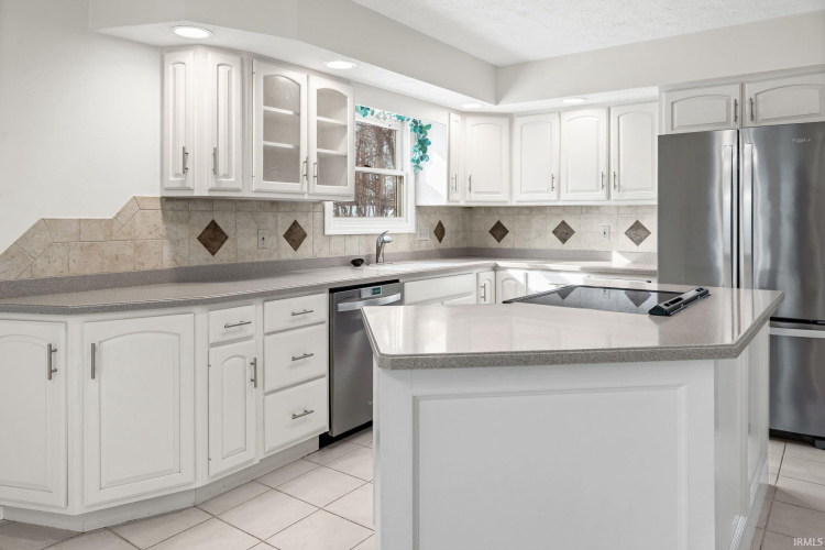 Listing Image 11