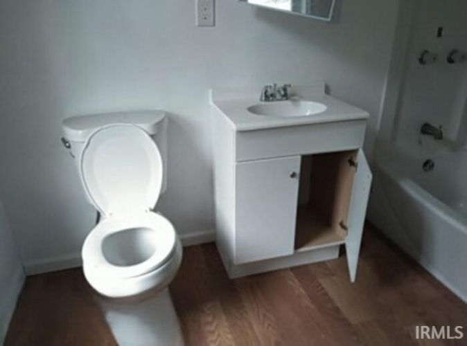 Listing Image 8
