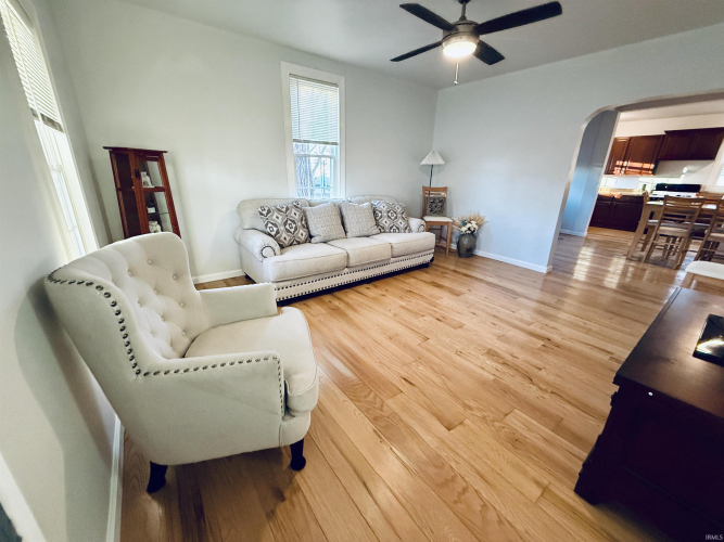 Listing Image 5