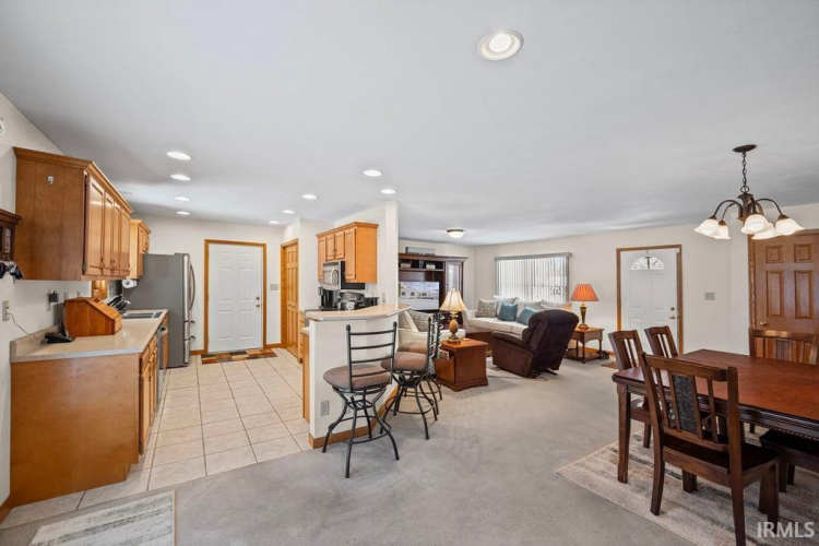 Listing Image 4