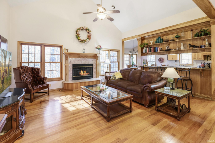 Listing Image 8