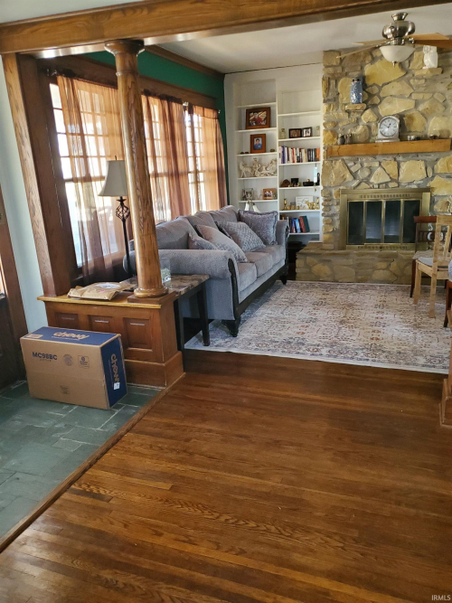Listing Image 9