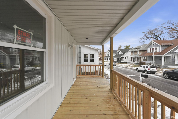 Listing Image 4