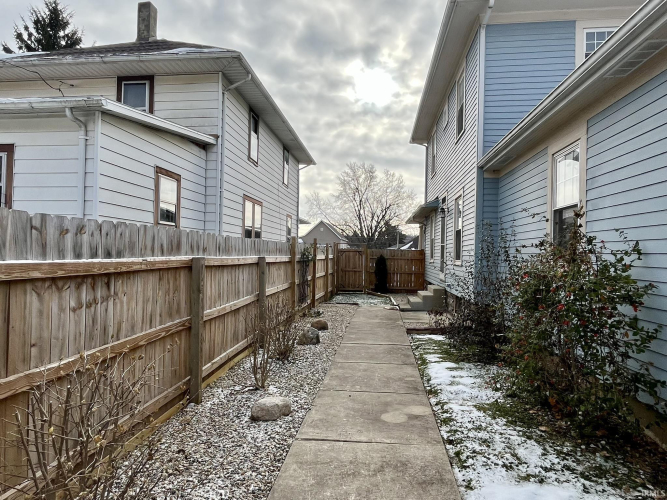 Listing Image 5