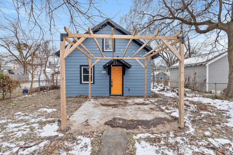 Listing Image 3