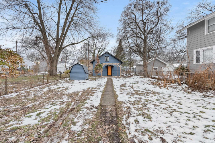 Listing Image 4