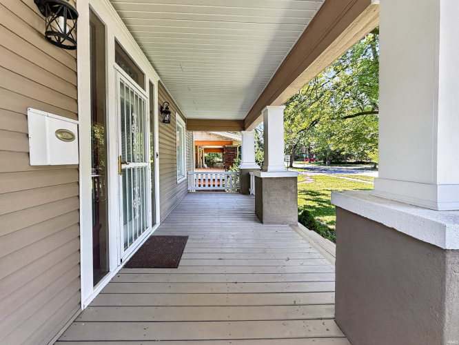 Listing Image 4