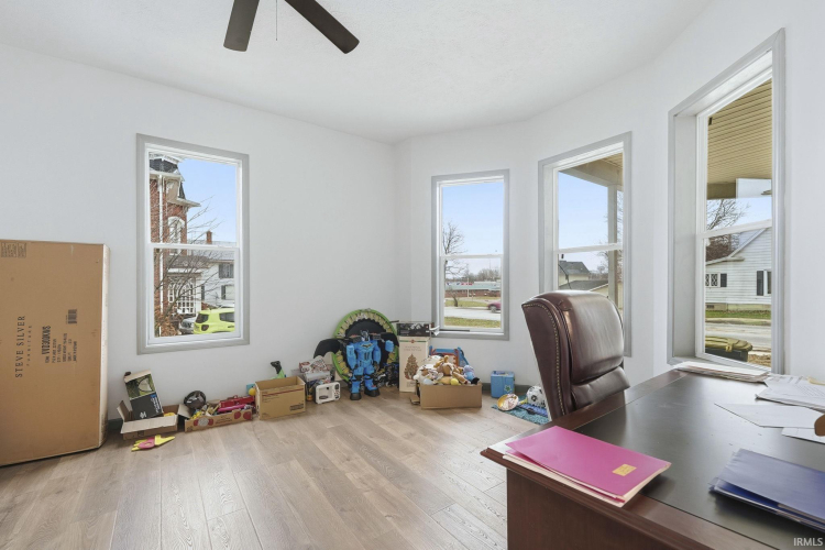 Listing Image 12