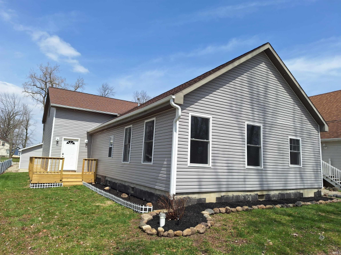 Listing Image 4