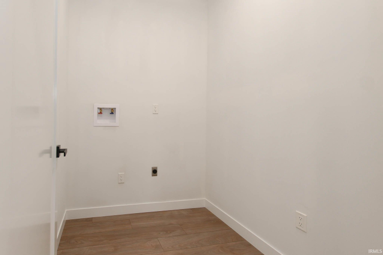 Listing Image 26