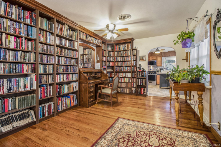 Listing Image 11