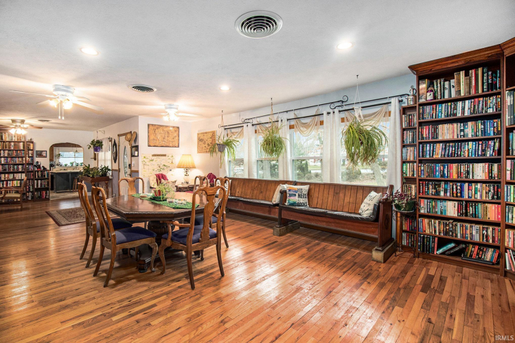 Listing Image 12