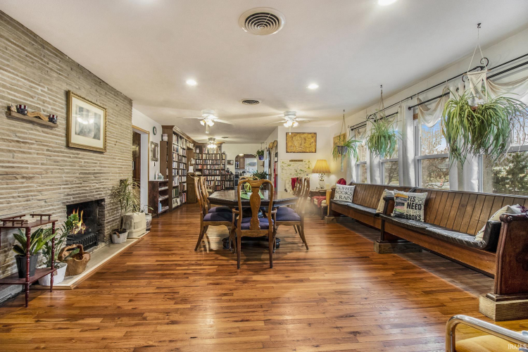 Listing Image 16