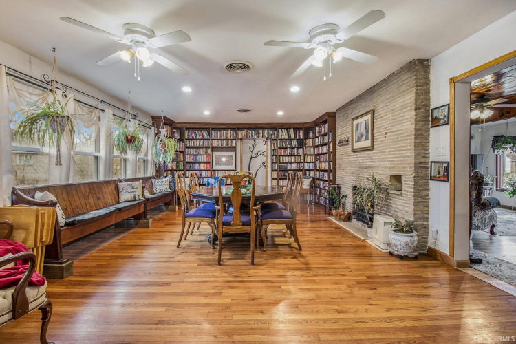 Listing Image 5