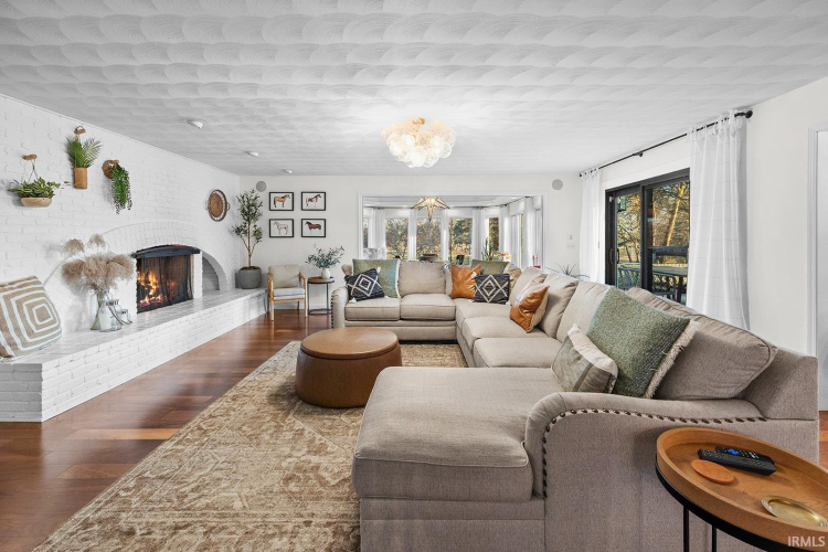 Listing Image 11