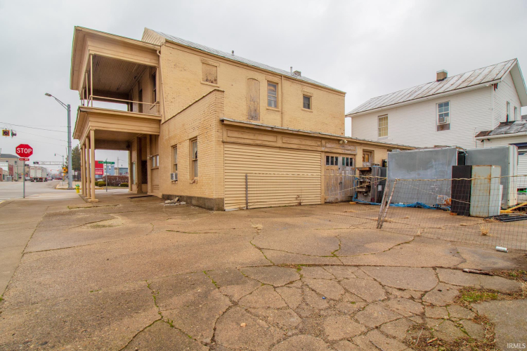 Listing Image 5