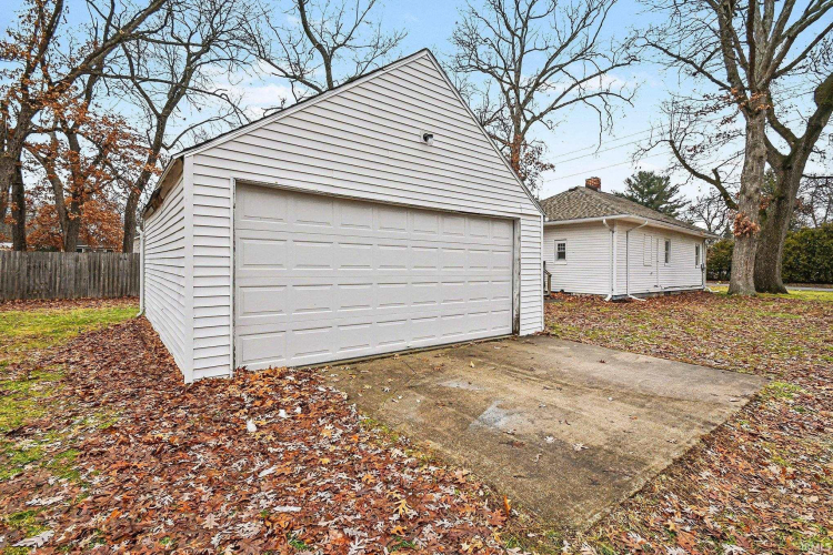 Listing Image 16
