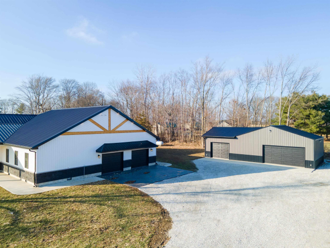 Listing Image 4