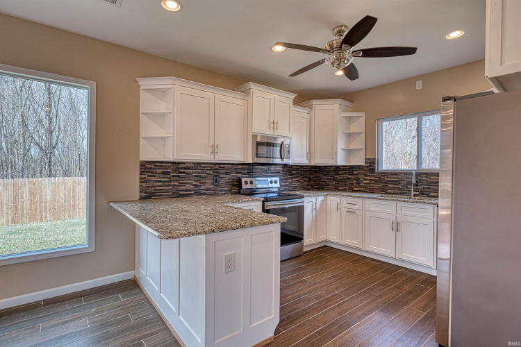 Listing Image 11