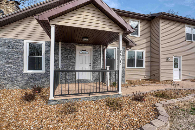 Listing Image 4