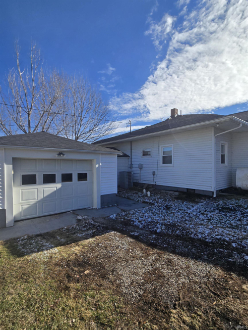 Listing Image 12