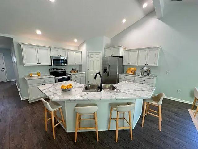 Listing Image 8