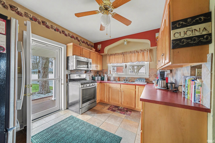 Listing Image 12