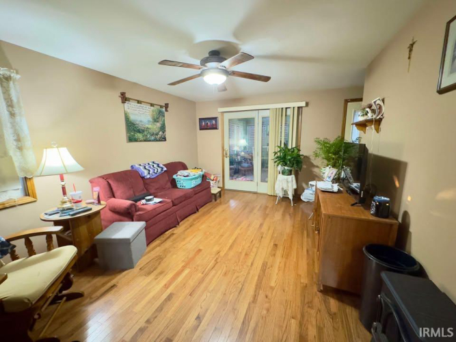 Listing Image 12