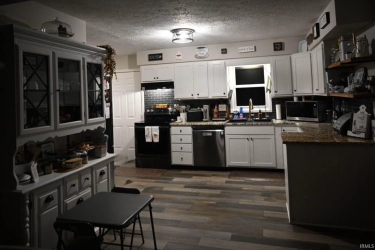 Listing Image 11