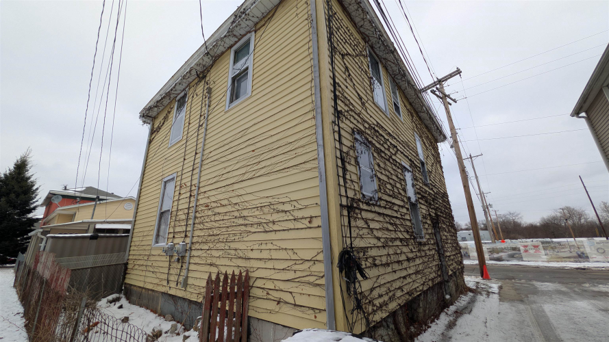 Listing Image 4