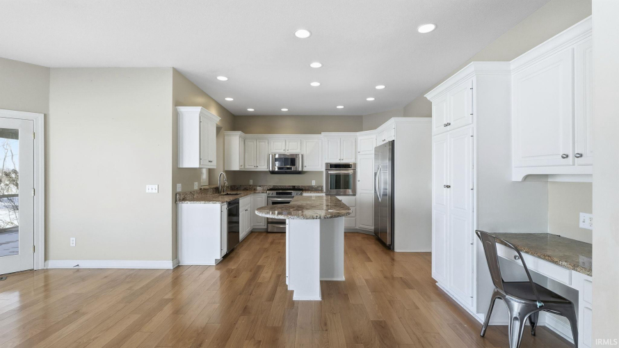 Listing Image 12