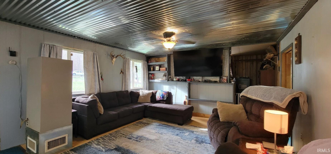 Listing Image 8