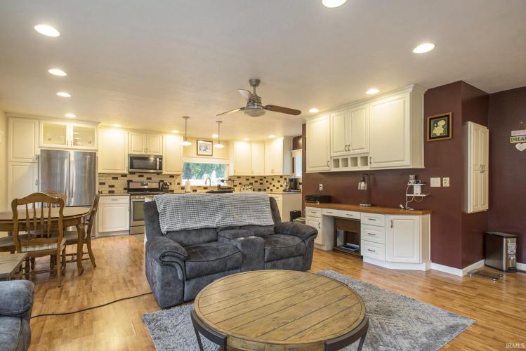 Listing Image 6