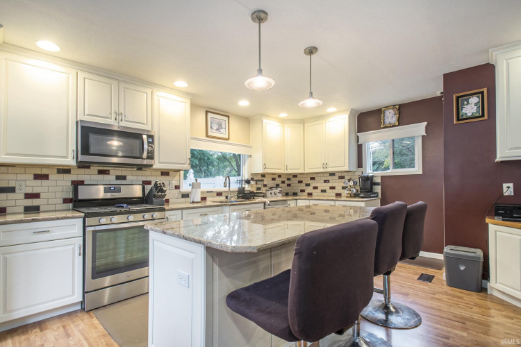 Listing Image 9