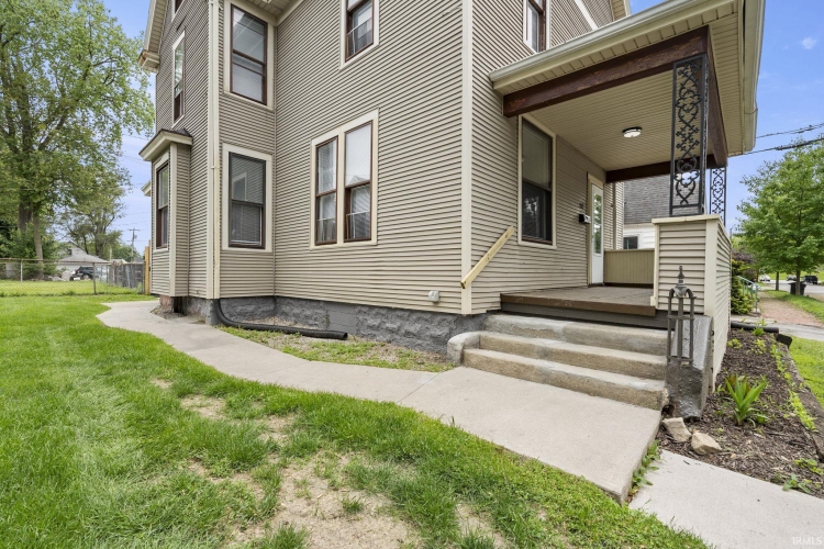 Listing Image 4
