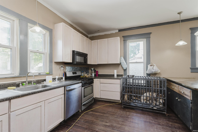 Listing Image 10