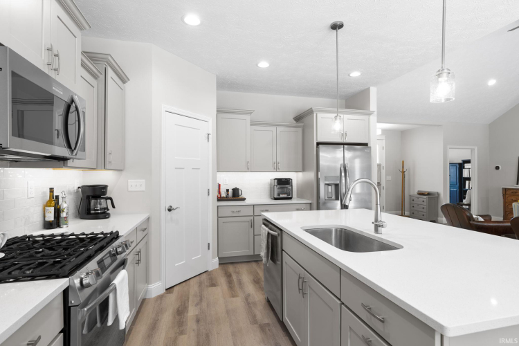 Listing Image 13