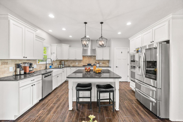 Listing Image 10
