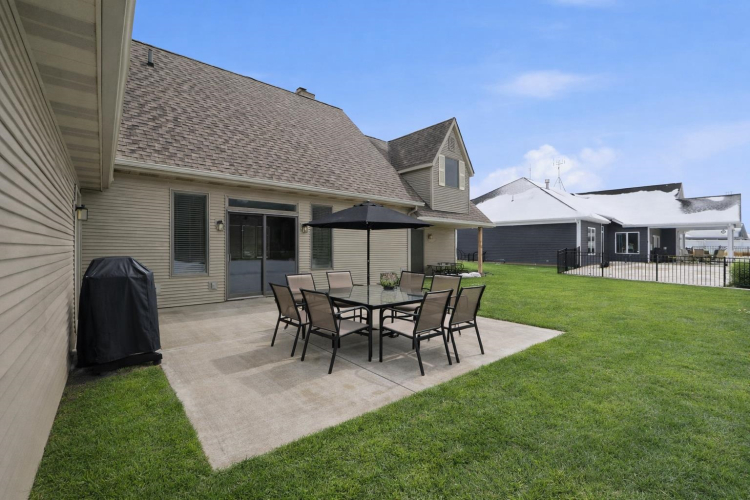 Listing Image 5