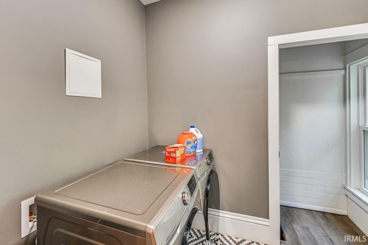 Listing Image 10
