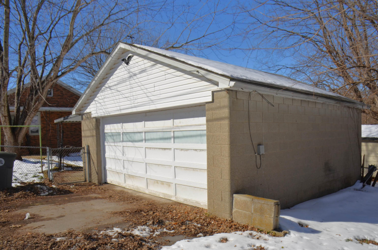 Listing Image 4