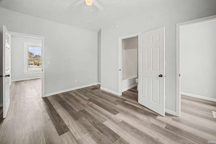 Listing Image 17